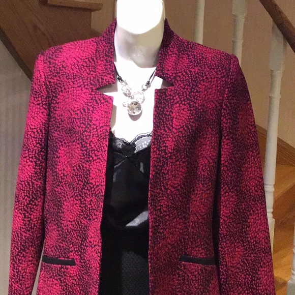 NWOT Red with black design Blazer skirt suit - Picture 2 of 3